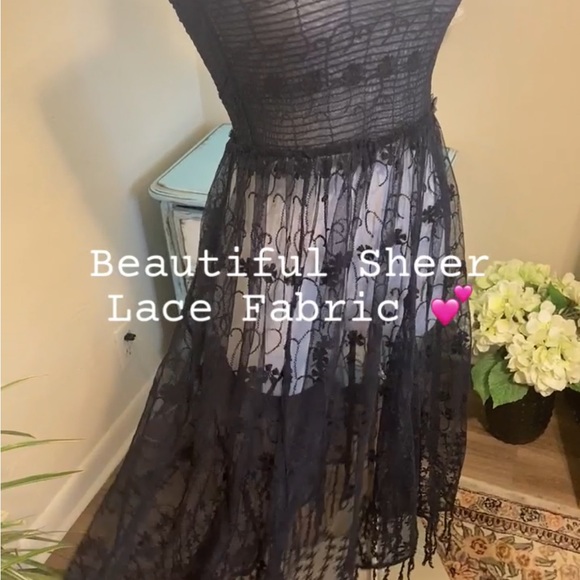 NWT Intimately Free People Strapless Tube Top Sheer Lace Midi Dress, Black
XS - Picture 4 of 9